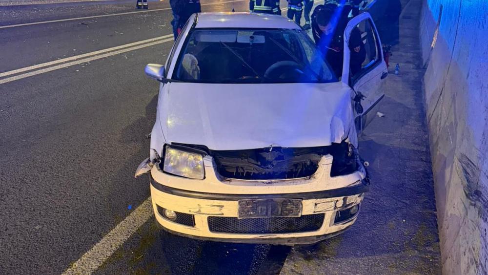 Auto kracht gegen Tunnelwand: Lenker verletzt