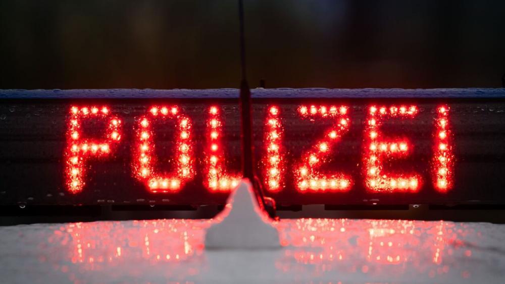 Polizist angeschossen: Täter verschanzt sich mit Kindern