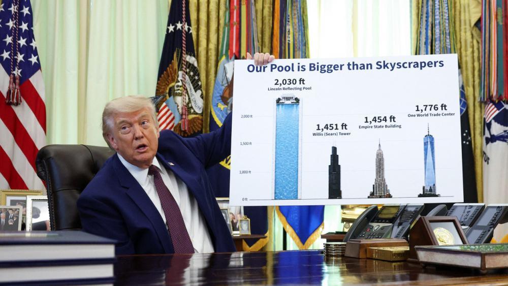 Trump feiert seinen Reflecting Pool