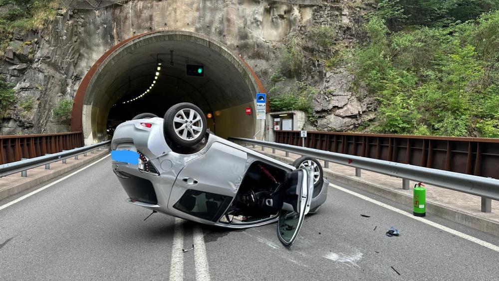 Riesenglück für 82-Jährige: Mit Auto überschlagen, doch „nur“ leicht verletzt