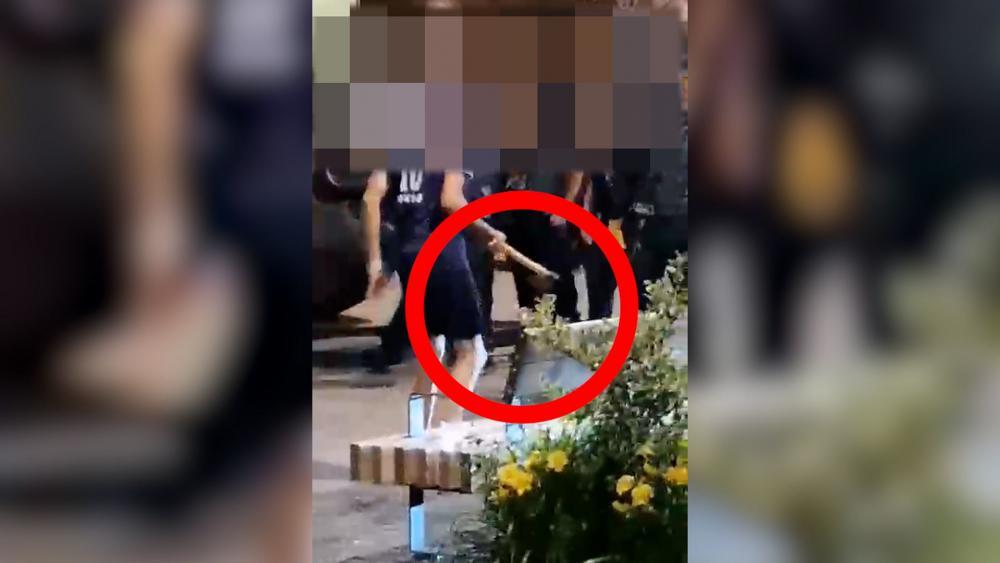 Gewalt in Pergine: Mann schwingt Axt bei Dorffest