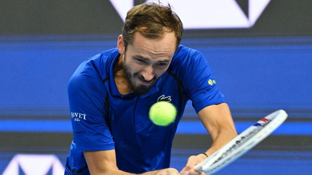 Zuschauer getroffen: Medvedev disqualifiziert, Djokovic im Finale