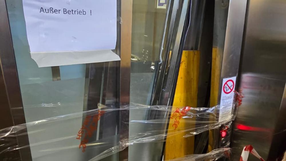 Neuer Aufzug am Bahnhof Brixen schon wieder  außer Betrieb