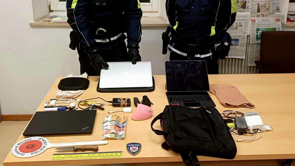 Blitz-Einsatz in Meran: Auto geknackt – Dieb nach einer Stunde gefasst