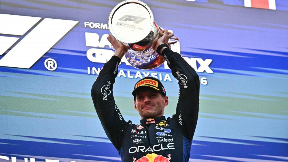 Bei Regenchaos in Sepang: Verstappen beendet Sieglos-Serie