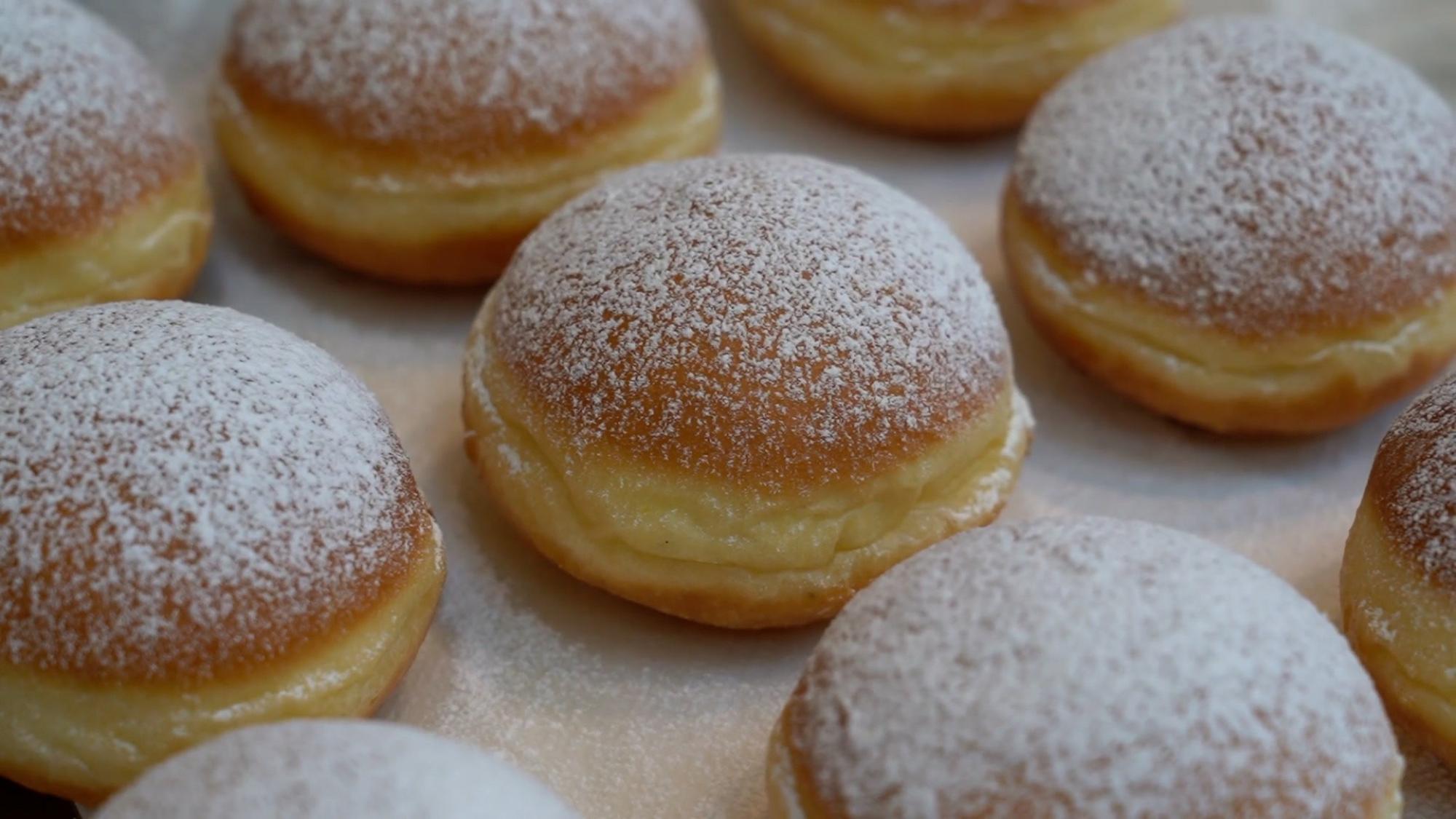 Krapfenzeit ist da: Faschingskrapfen selber backen - Videos | stol.it