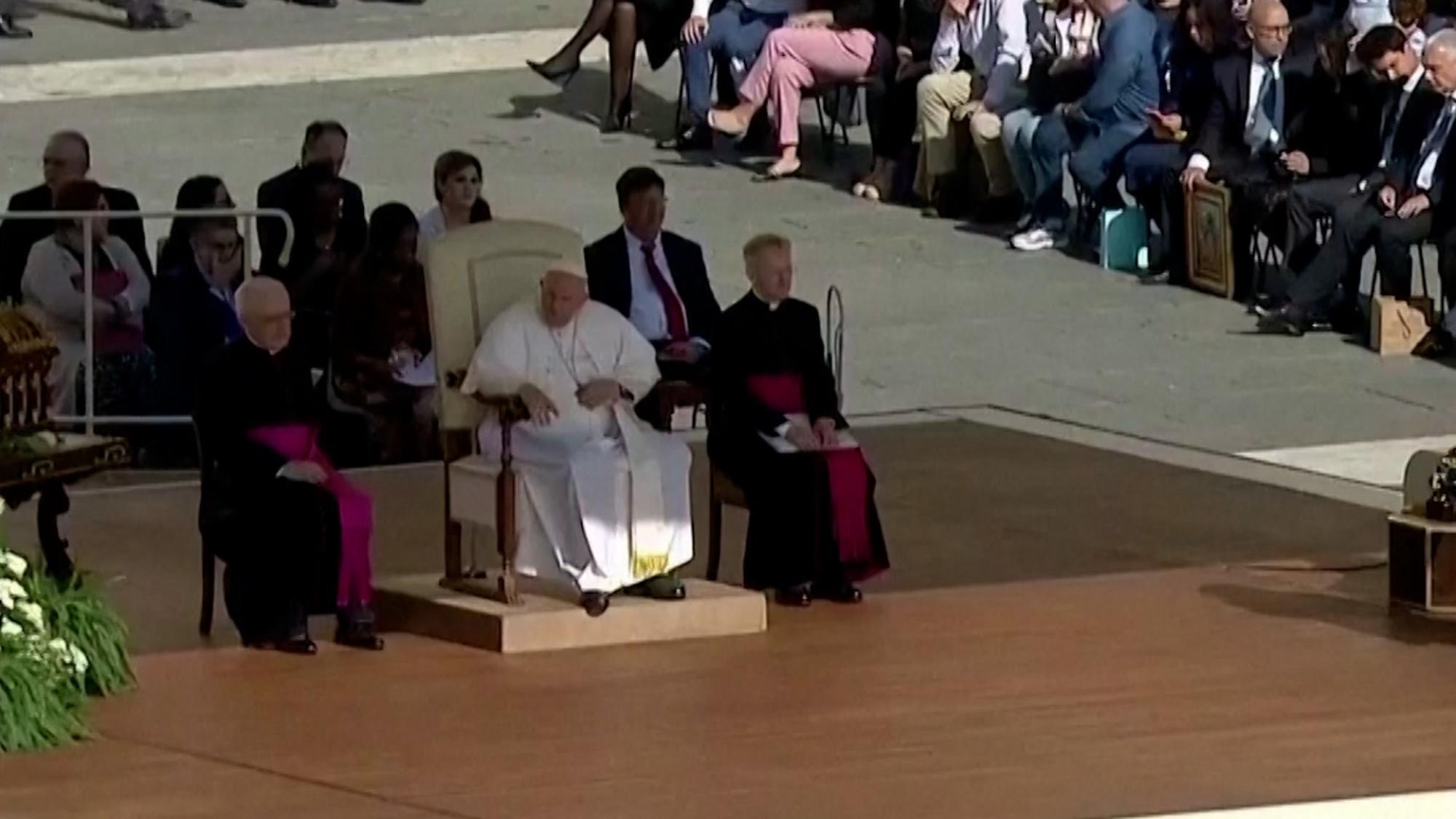 Sorge um Franziskus: Papst muss operiert werden - Videos | stol.it