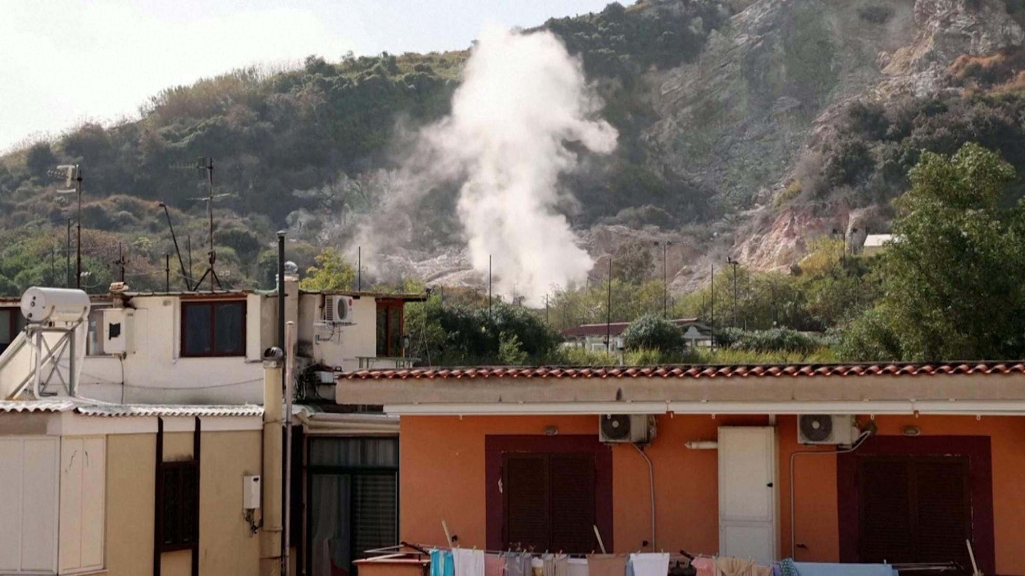 Neapel: Angst vor dem Supervulkan - Videos | stol.it
