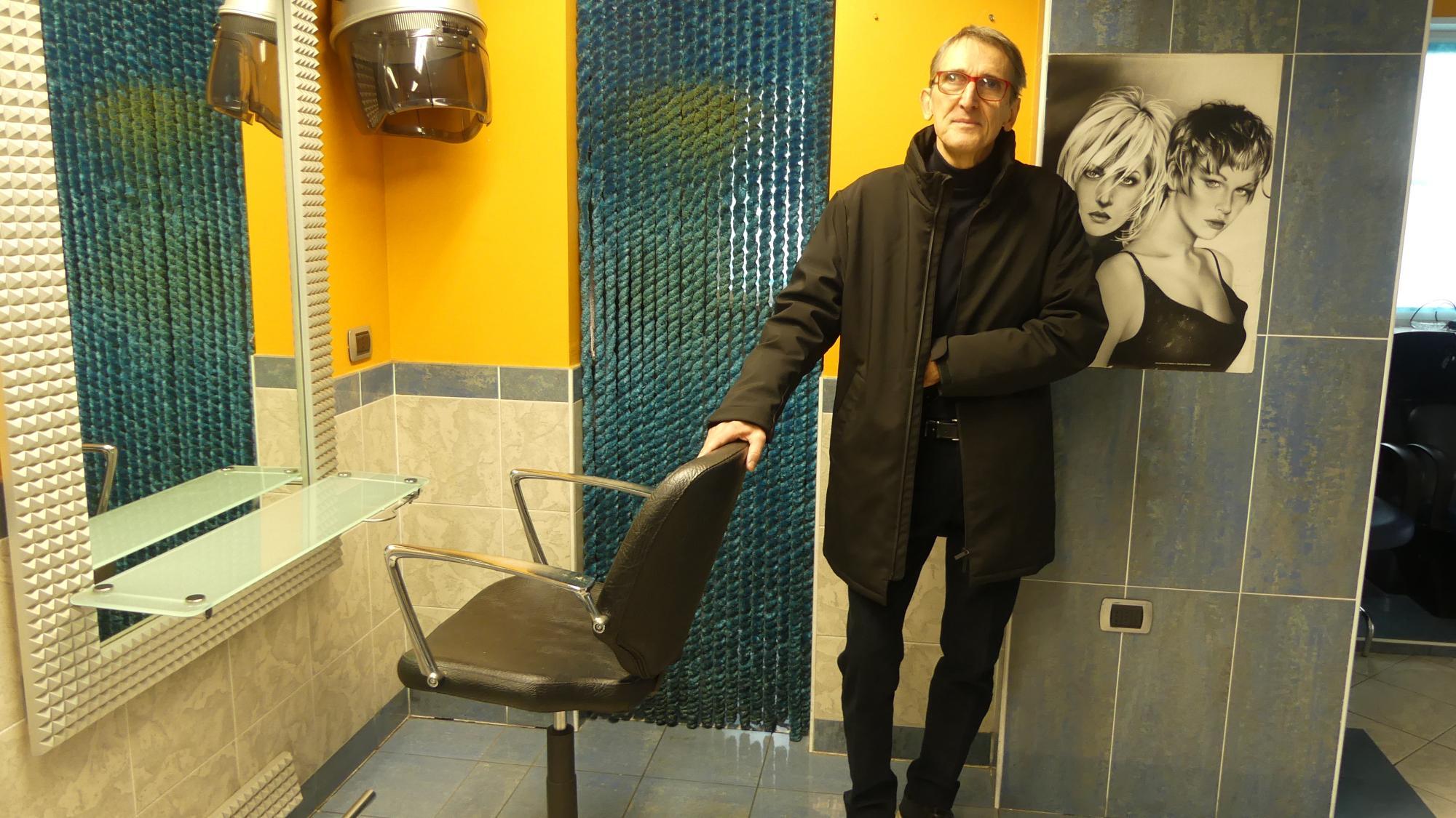 Er war 52 Jahre Friseur in Brixen: „Frisuren waren früher kunstvoller