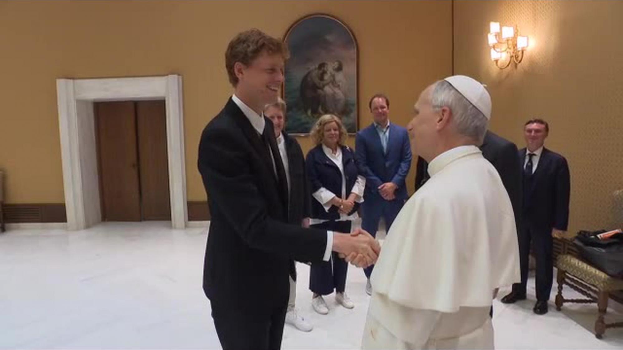 VIDEO | „Ihr sprecht Deutsch?“ So lief Sinners Papst-Besuch - Sport ...