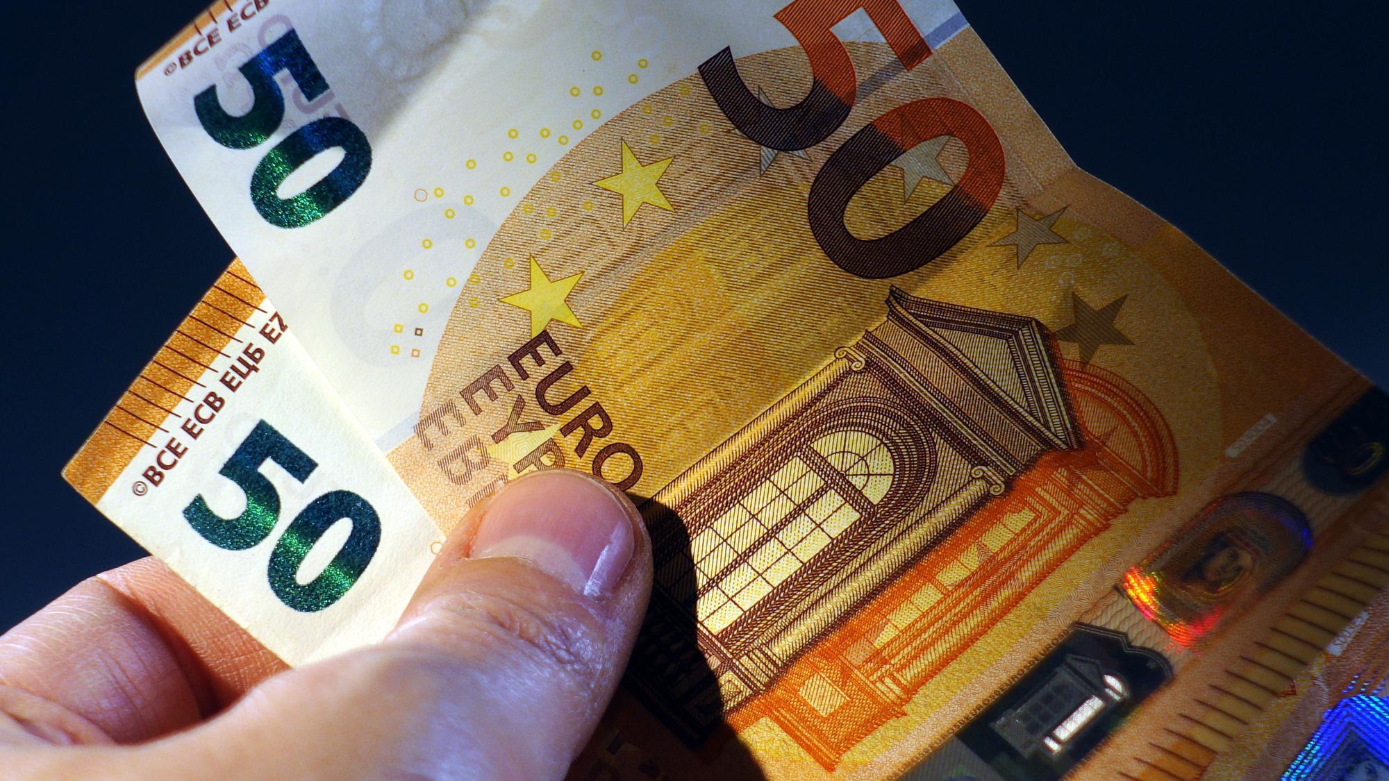 Angst vor Blüten? So erkennen Sie gefälschte Euro-Scheine - Panorama ...