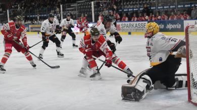 Comme à l'entraînement : trois joueurs de Bolzano donnent le tournis.