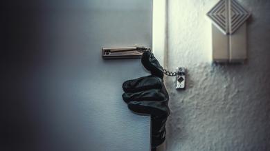 Während der Hochzeit räumen Diebe Wohnung aus