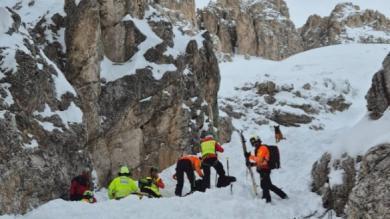 Von Lawine mitgerissen: Mann in kritischem Zustand