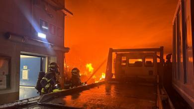 Großeinsatz in Bozner Industriezone: Batterien in Flammen