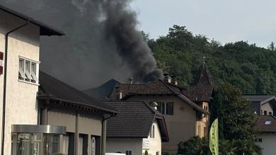 Großbrand in Kalterer Bäckerei – Einsatz läuft