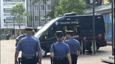 Carabinieri greifen in Bozen durch: 160 Personen identifiziert, mehrere angezeigt