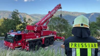 Prissian: Car plunges 20 meters