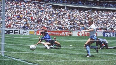 Maradonas „Hand Gottes“-Tor: Ball für Millionen versteigert