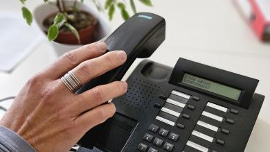 Sie hören zu, wenn andere schlafen: Eine Nacht bei der Telefonseelsorge