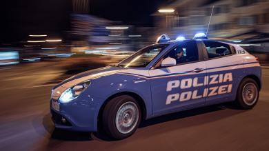 Mit Messer bedroht und Haare gezogen: Frau nachts in Bozen angegriffen