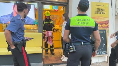 Imbisslokal: Topf mit Öl fängt Feuer