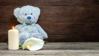 Une mère amène son nouveau-né mort à l'hôpital