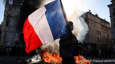 Schwere Ausschreitungen bei Protesttag in Frankreich
