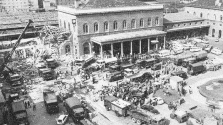 Der Bahnhof von Bologna kurz nach der Explosion.