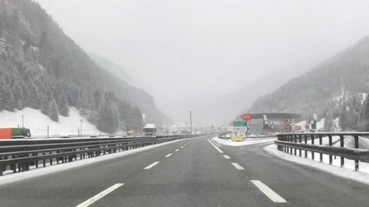 Schnee am Brenner, in diesem Winter keine Selbstverständlichkeit. Dieter Peterlin, Meteorologe, sagt: "Heuer muss man über jeden Zentimeter Schnee glücklich sein."