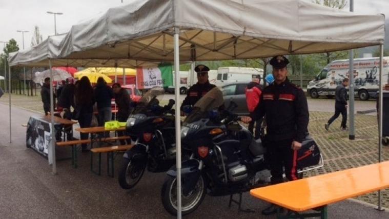 Die Motorradstaffel der Carabinieri von Neumarkt am Samstag im Pfattener "Safety Park". - Foto: Carabinieri