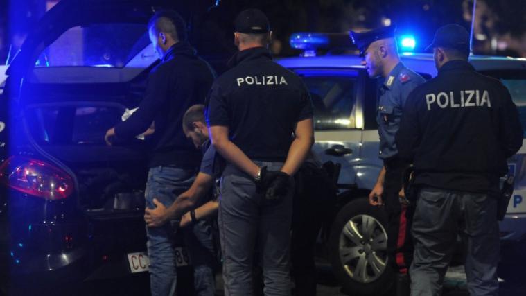 Ein 23-jähriger Usbeke wurde am Freitagabend in Bozen nach einem gewaltsamen Streit festgenommen. - Foto: DLife/LO