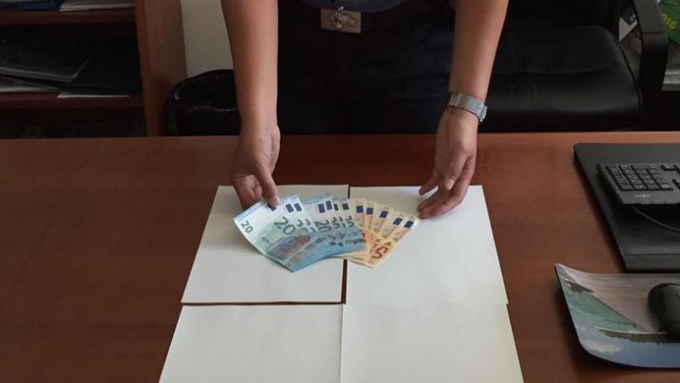 Das Falschgeld, das die Carabinieri dem Mann aus Kampanien abgenommen haben. - Foto: Carabinieri