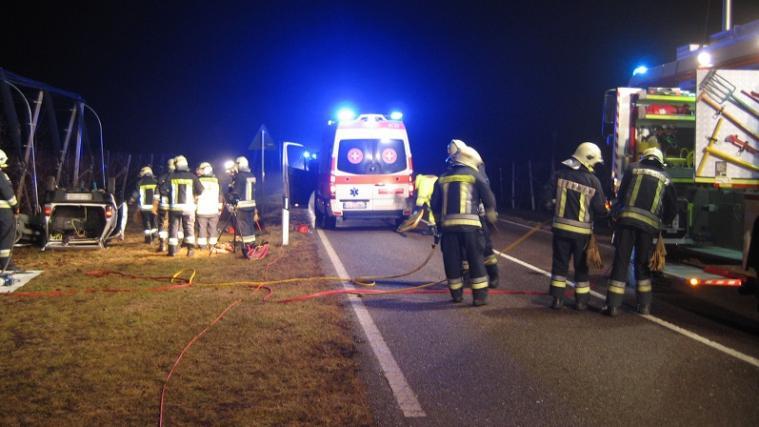 Die Freiwillige Feuerwehr Tramin und das Weiße Kreuz waren schnell vor Ort. Foto: Jürgen Geier