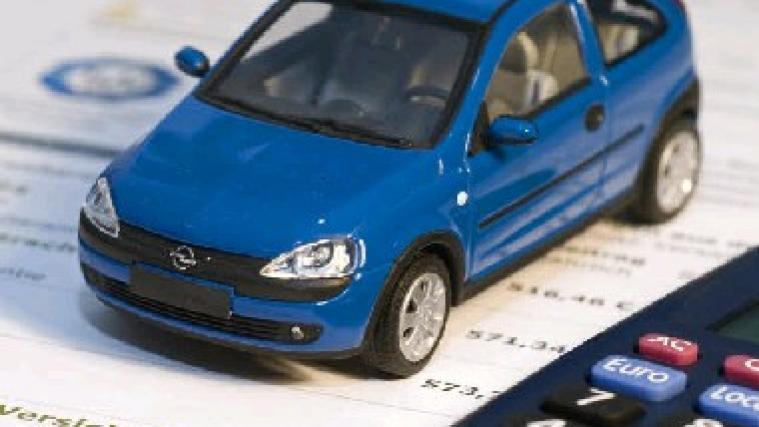 Auch wenn ein Auto nicht mehr gefahren wird, muss die Kfz-Haftpflichtversicherung abgeschlossen werden.