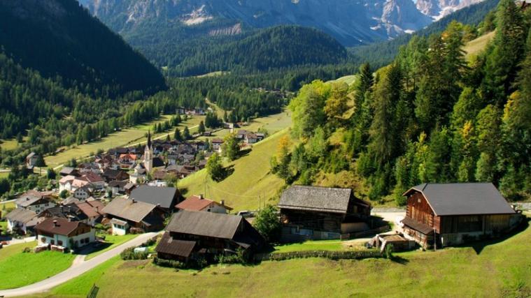 Lungiarü befindet sich in einem Seitental, abseits der Tourismuszentren des Gadertals. - Foto: TV San Martin