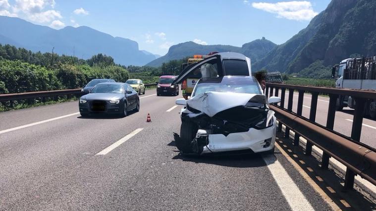 Bei einem Verkehrsunfall auf der Nordspur der Brennerautobahn sind 4 Menschen zum Teil mittelschwer verletzt worden.