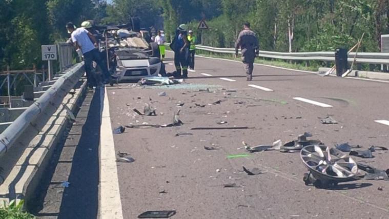 Der Geländewagen überschlug sich und kam auf dem Dach liegend zu stehen. - Foto: no