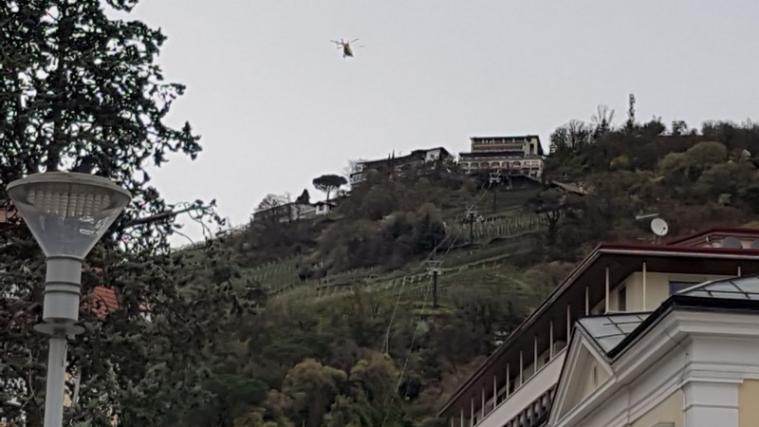 Der Mann stürzte circa 8 Meter vom Sessellift. - Foto: kd