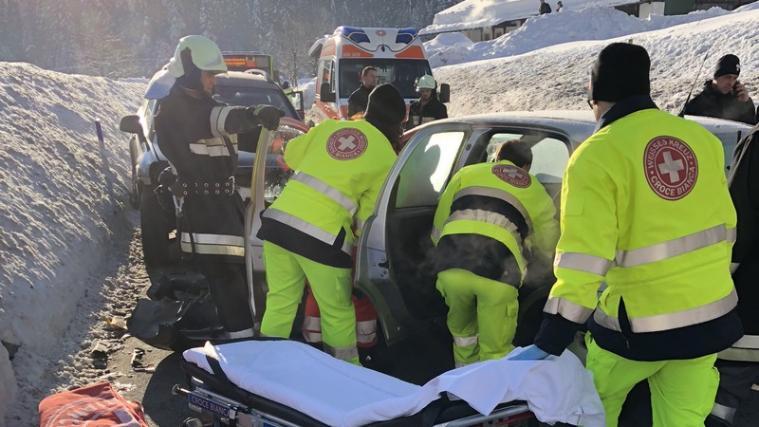 Die Rettungskräfte im Einsatz beim Unfall in Ridnaun. - Foto: FFW Ridnaun