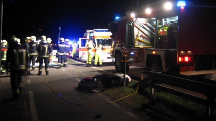 Die Rettungskräfte waren zwar sofort an Ort und Stelle, doch das Unfallopfer erlitt noch an der Unfallstelle seinen tödlichen Verletzungen. - Foto: FFW Tramin