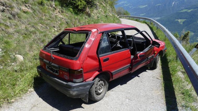 Das Auto kam von der Fahrbahn ab. Foto: lie