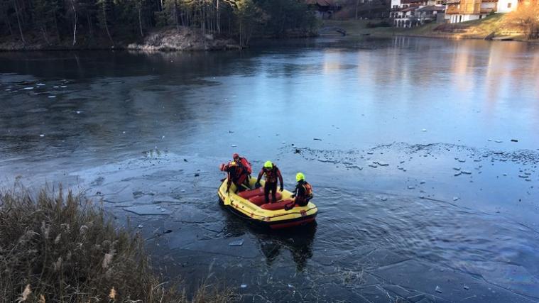 Die Tauchergruppe der Feuerwehr hat nach dem Unfall kontrolliert, ob weitere Personen im See waren. - Foto: Taucher der Freiwilligen Feuerwehren des Bezirks Bozen