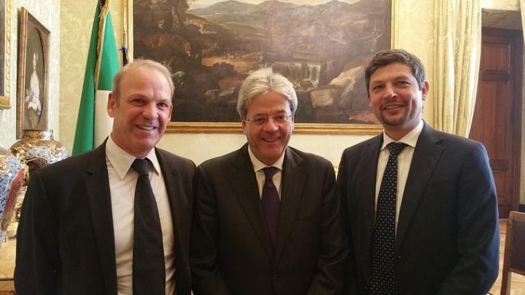 Karl Zeller, Paolo Gentiloni und Daniel Alfreider. - Foto: Gruppo "Per le Autonomie- Psi-Maie"