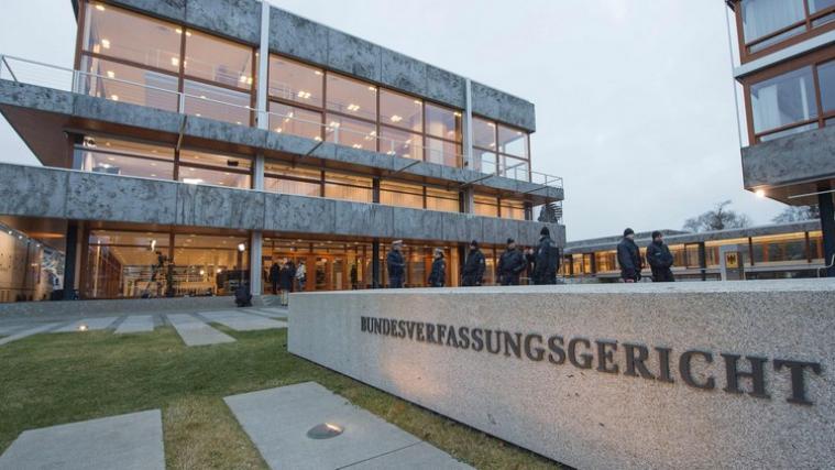 Die rechtsextreme NPD wird nicht verboten. Das hat das Bundesverfassungsgericht entschieden.