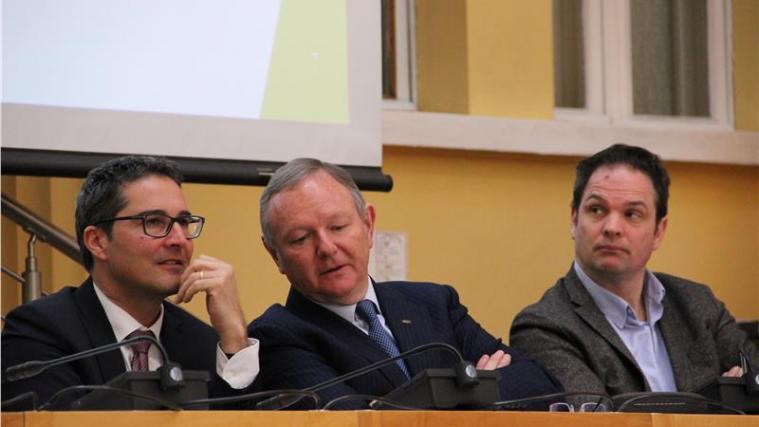 Landeshauptmann Kompatscher, HGV-Präsident Manfred Pinzger und LTS-Präsident Ambros Hofer bei der Vorstellung.