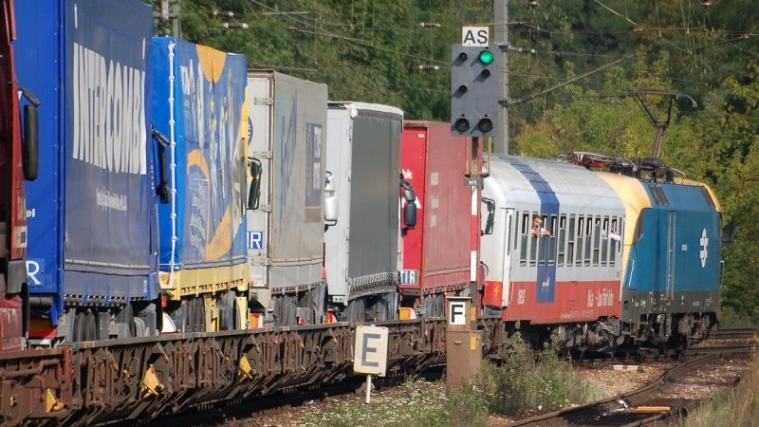 Die RoLa rollt nicht. - Foto: Bahnbilder