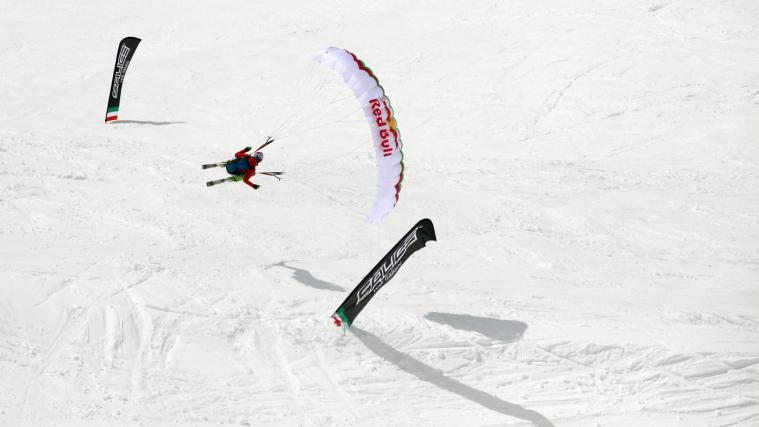 Aaron Durogati ließ sich das Speed-Spektakel in Sulden nicht entgehen. Foto: Oskar Verant / www.8artproduction.com