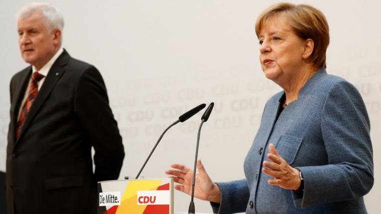 Angela Merkel bei einer gemeinsamen Pressekonferenz mit dem bayerischen Ministerpräsidenten Horst Seehofer.