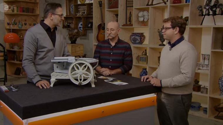 Die Aufschneidemaschine, die Alexander Angerer in die TV-Sendung "Bares für Rares" mitbrachte, stellte sich als wertvoller heraus, als gedacht. Foto: Screenshot youtube